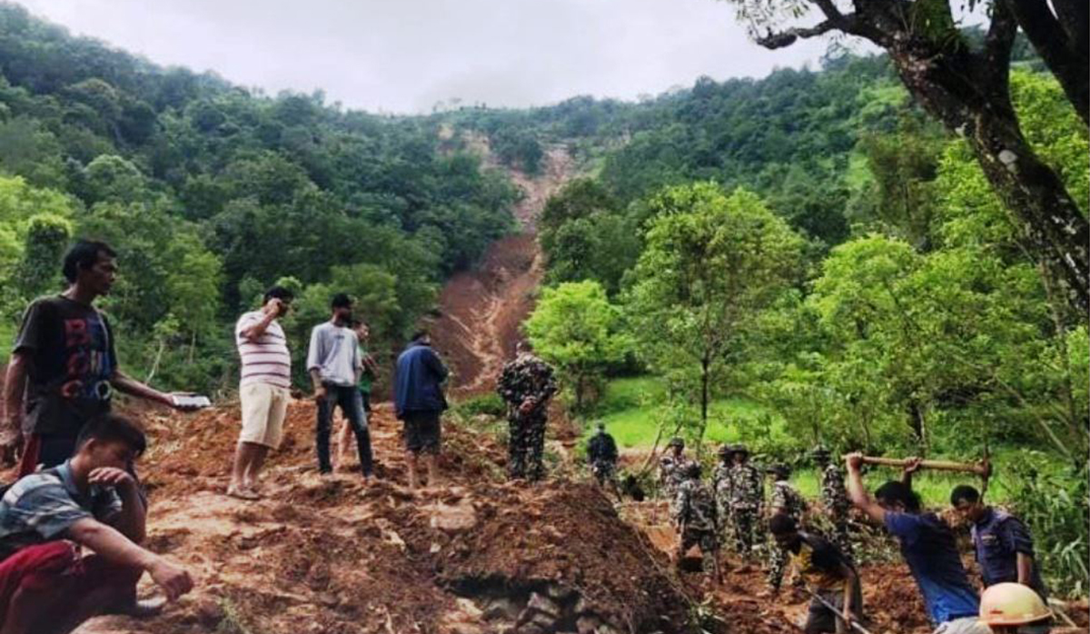 पहिरोमा परी गाविसका पूर्वअध्यक्षसहित ३ जनाको मृत्यु